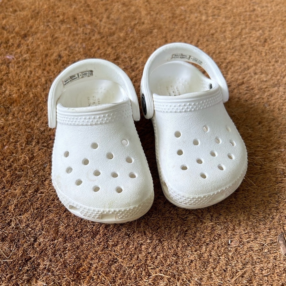 Kids White Crocs | Size 4